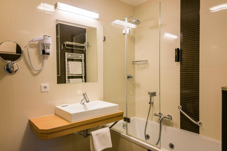 Bathroom 7