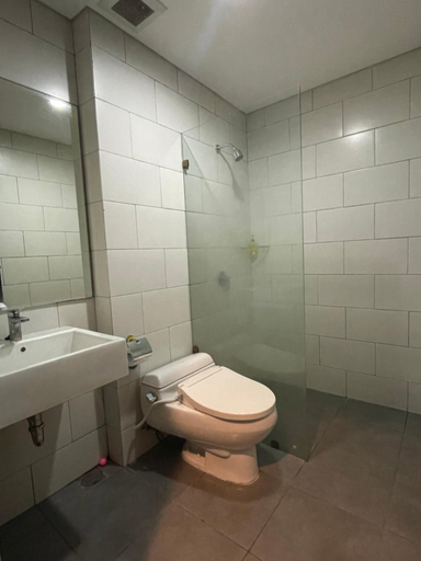 Bathroom 5, Lovely Condo 2BR Amazing Skyline View, Jakarta Selatan