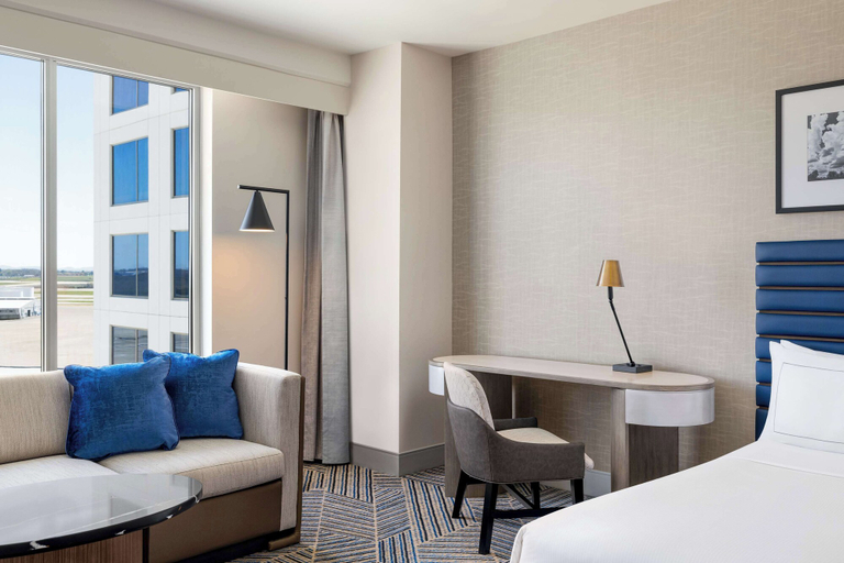 Bedroom 3, Hilton BNA Nashville Airport Terminal, Davidson