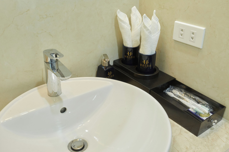 Bathroom 4, Union Inn, Hạ Long