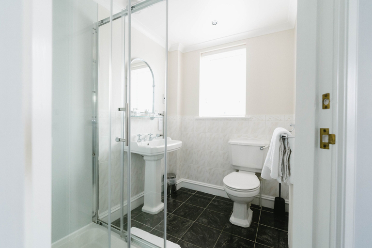 Bathroom 4, New Inn Hotel, Aberdeenshire