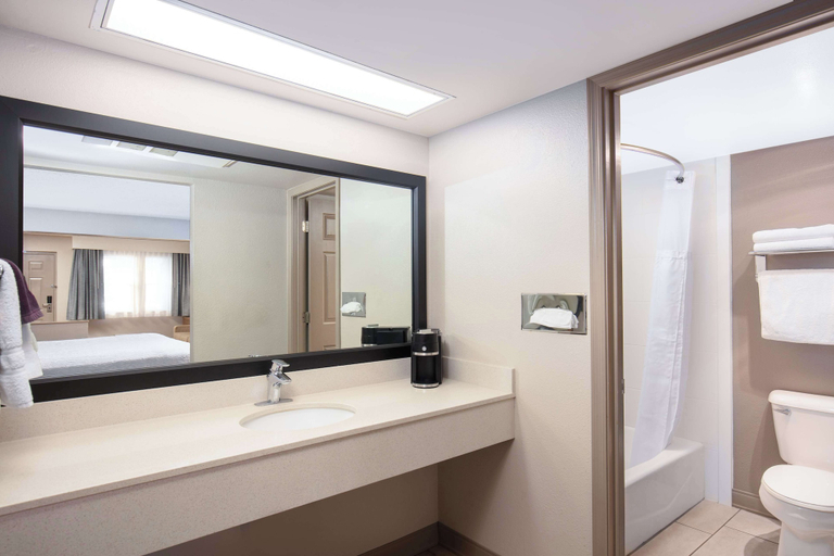 Bathroom 4, Best Western Plus King's Inn & Suites, Mohave