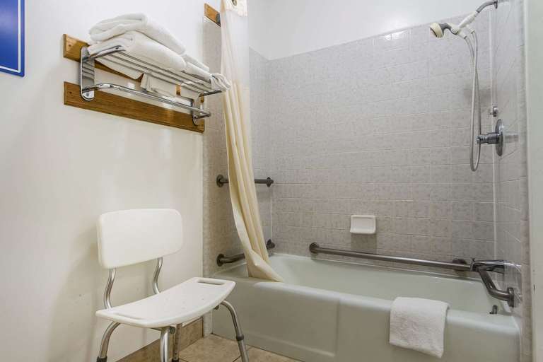 Bathroom, Quality Inn And Suites Gilroy, Santa Clara
