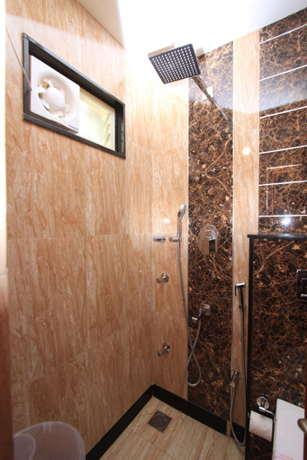 Bathroom 4, Hotel Empire International - Koramangala, Bangalore