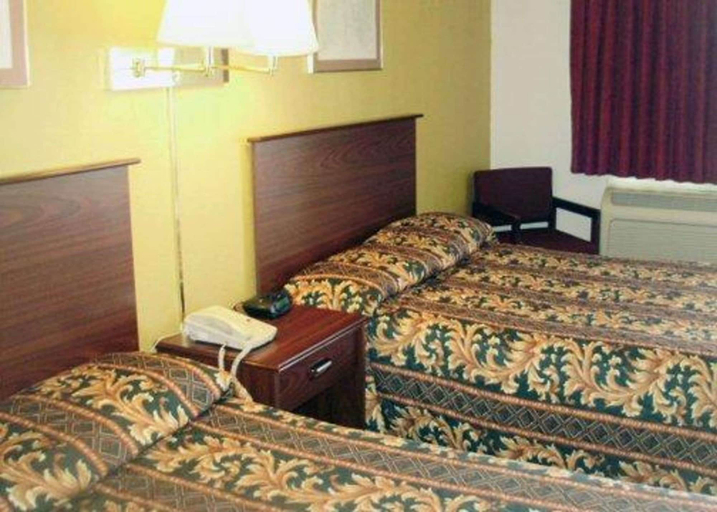 Bedroom 2, Rodeway Inn Goddard, Sedgwick