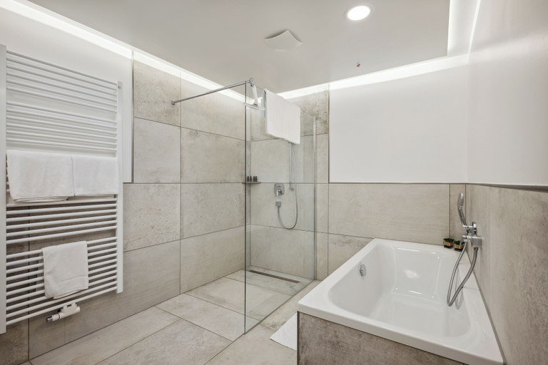 Bathroom 3, Apartmentferienhaus Schlag, Burgenlandkreis