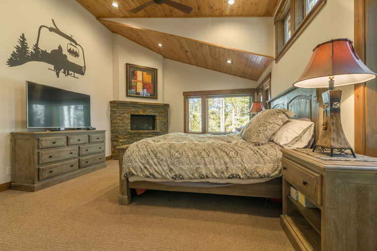 Others 4, Sawtooth by Avantstay Spacious Pine Tree Cabin w/ Hot Tub, Nevada