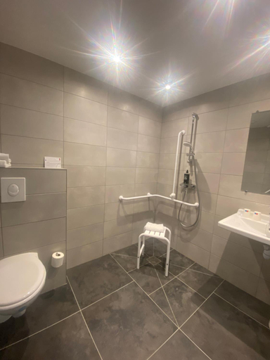 Bathroom 4, ibis budget Montpellier Centre Millénaire, Hérault