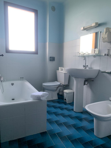 Bathroom 4, Celine, Corse-du-Sud