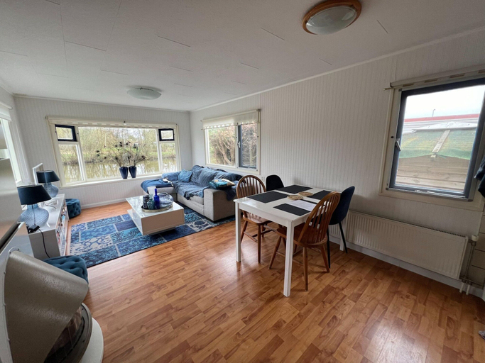 Others 4, Cosy Chalet With Garden, Oostflakkee