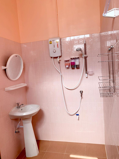 Bathroom 3, Gaiwandhanat Homestay4 near MRT, free WiFi, Bang Plad