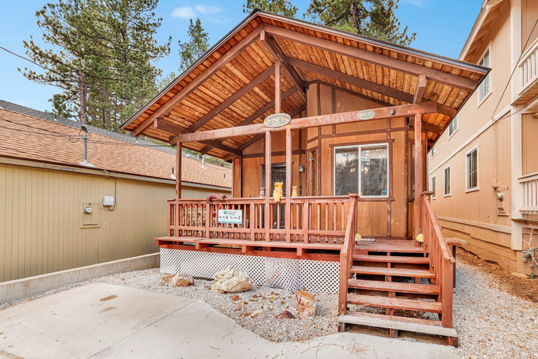 Exterior & Views 2, Ahoy Mahanoy #2388, San Bernardino