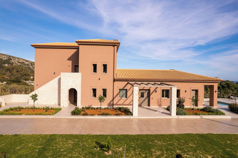 Exterior & Views