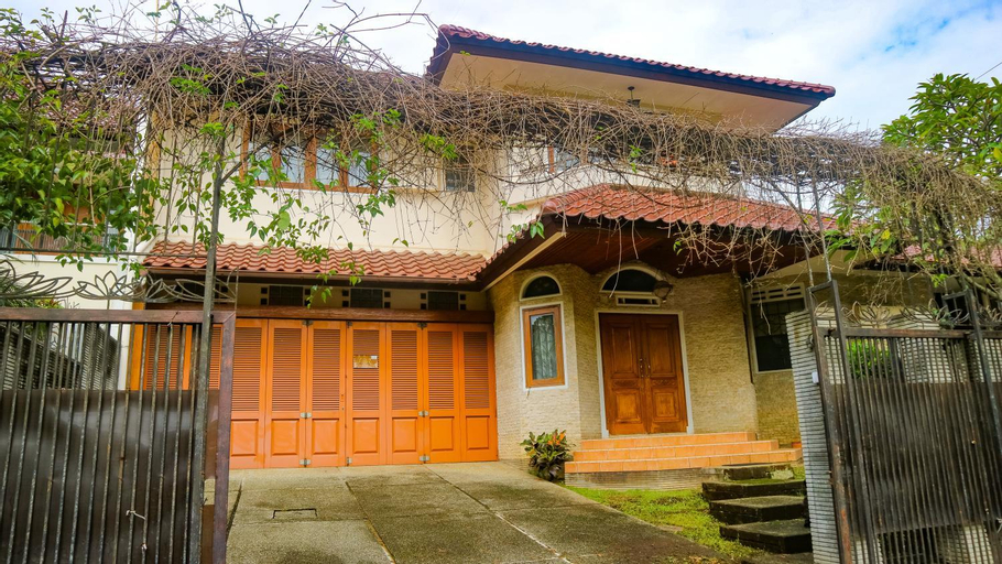 Exterior 13
