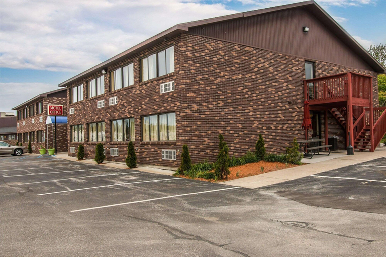 Exterior & Views 2, Rodeway Inn Muskegon Airport, Muskegon
