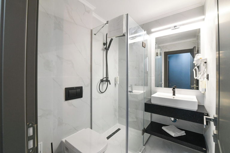 Bathroom 4, Hotel Topaz, Mangalia