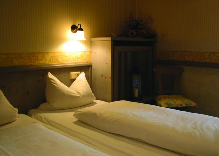 Bedroom 3, Gasthof & Hotel Goldene Krone, Kitzingen