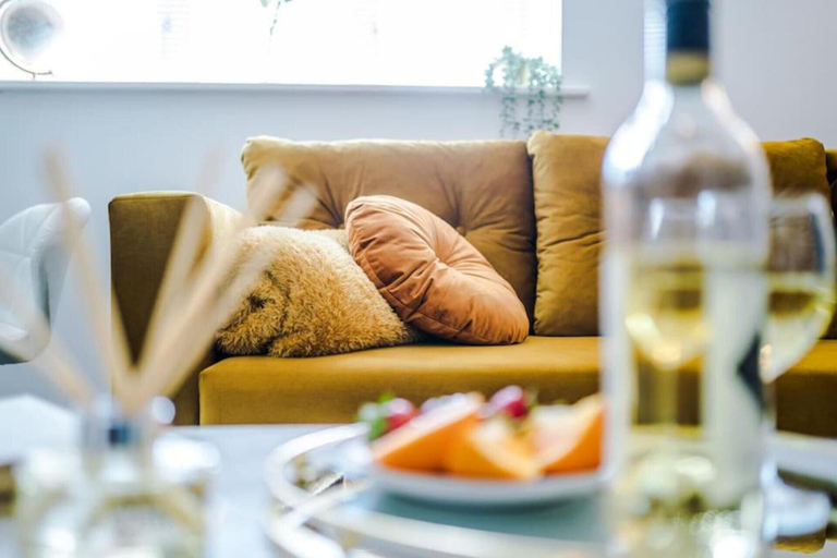 Food & Drinks 5, Stunning 2-bed Apartment With Allocated Parking, Leeds
