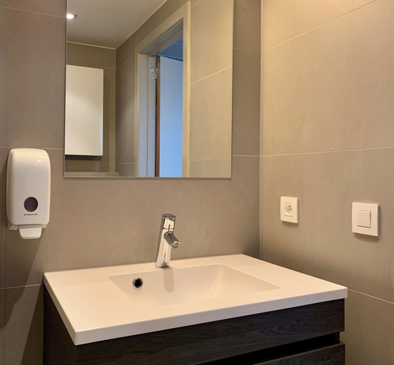 Bathroom 4, Aparthotel Castelnou, Oost-Vlaanderen