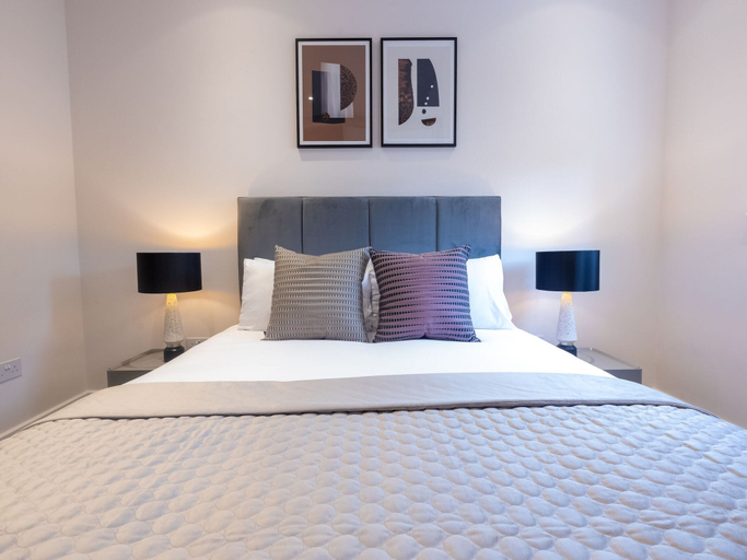 Room 2, Culinary Delights 3-bedroom, London