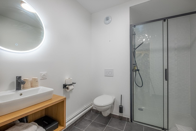 Bathroom, ibis Styles Amiens Sud, Somme