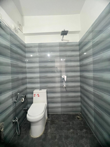 Bathroom 3, Hotel Manikut, Garhwal