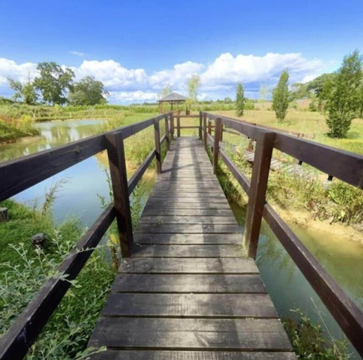 Others 4, Inviting 1-bed Cabin in Newmarket, Cambridgeshire