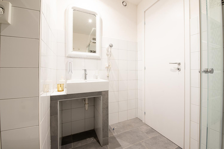 Bathroom 2, LE MADAMINE ROOMS, Torino