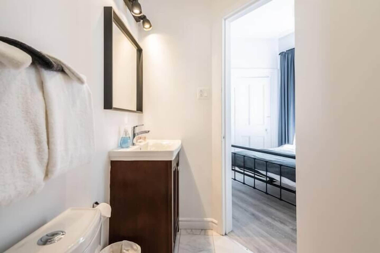 Bathroom 3, Manoir des Remparts 3 Bdrm Oasis, Communauté-Urbaine-de-Québec