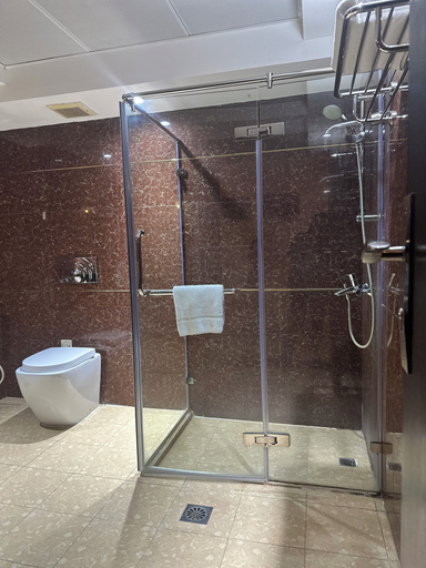 Bathroom 4, Caesar Hotel, Bausher
