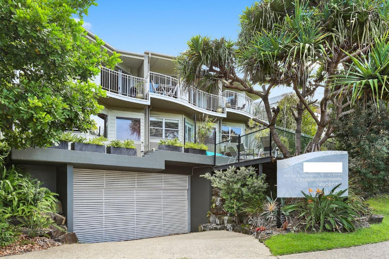 Andari Apartment 2, Sunshine Beach, Beachfront Street and just steps to Surf-club, Noosa - Sunshine-Peregian