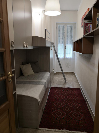 Bedroom 2, "Lemon Tree House"ideal for families and groups with bike storage, Savona