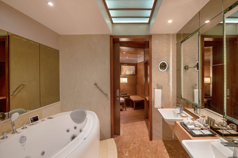 Bathroom 5, Radisson Salem, Salem