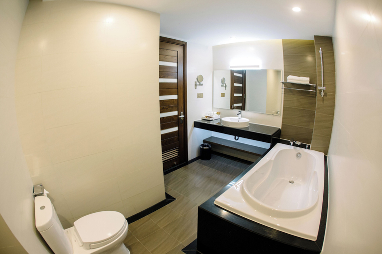 Bathroom 5, Duc Huy Grand Hotel & Spa, Lào Cai
