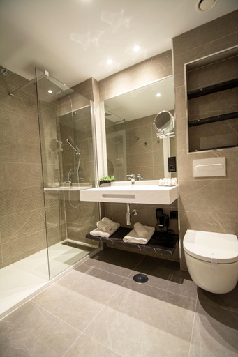 Bathroom 3, OKELO, Zamora