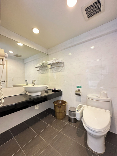 Bathroom 3, CHIENTAN Youth Hotel, Taipei City