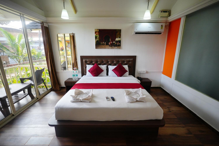Bedroom 2, Sunset & Waves Resort, North Goa