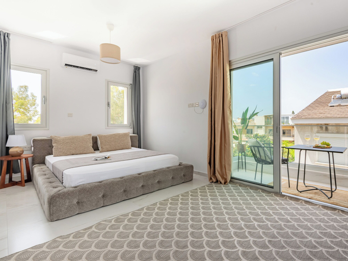 Bedroom 2, Sanders Cruise - Elegant Studio Apt With Balcony