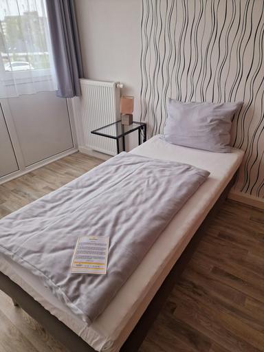Bedroom 3, [BEE]VILLAGE MESSEHOTEL HANNOVER-LAATZEN., Region Hannover