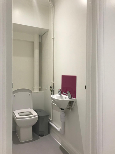 Bathroom, Bowden Court (Notting Hill), London