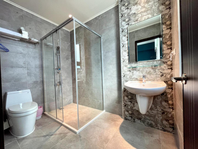 Bathroom 2, Gathering Point Hotel, Yilan