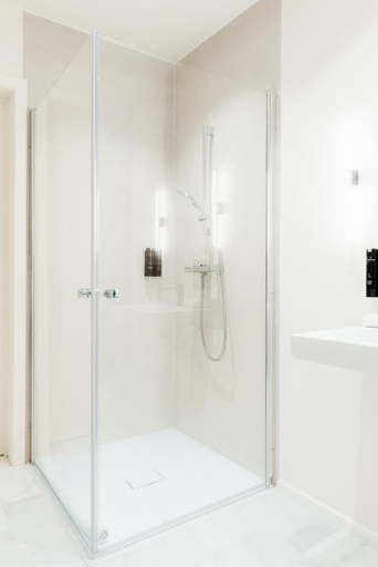 Bathroom 5, The Librarian, Oost-Vlaanderen
