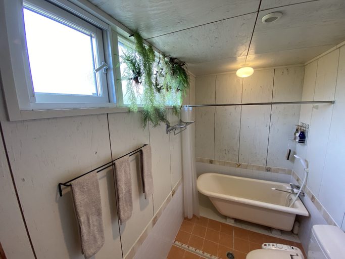 Bathroom 3, FamA, Nakafurano