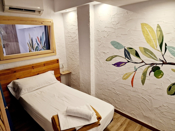 Bedroom 4, Y Hostel - Albergue Juvenil, Baleares