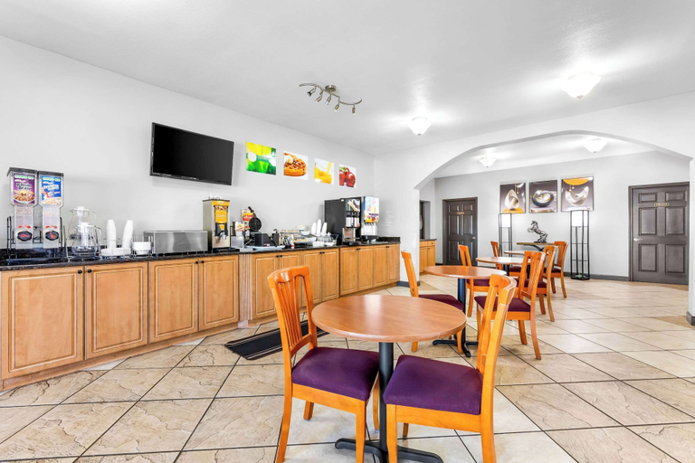 Food & Drinks 5, Quality Inn Lawrenceburg, Lawrence