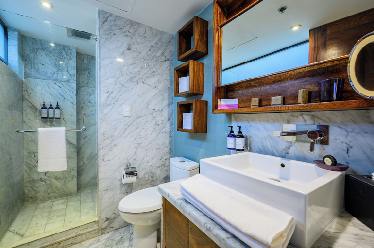Bathroom 5, Las Suites Campos Eliseos, Mexico City