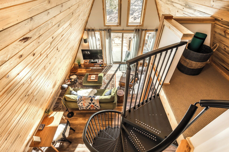 Others 5, Acute Cabin, Teller