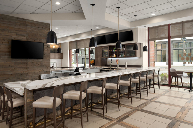 Food & Drinks 5, Residence Inn by Marriott Portland Downtown/RiverPlace, Multnomah