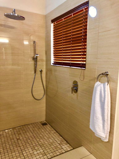 Bathroom 4, Golden Impalas Bush Resort, City of Tshwane