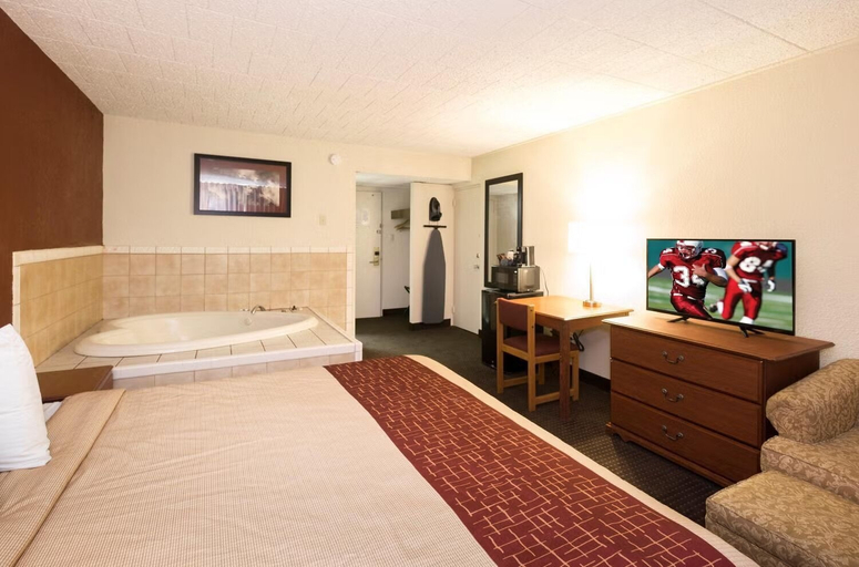 Bedroom 3, Days Inn by Wyndham Williamsport, Lycoming